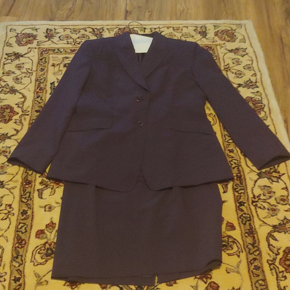 Suit - Picture 2 of 4